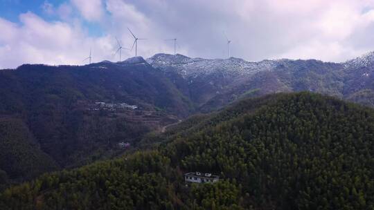 中国山区风力发电车新能源航拍视频视频素材模板下载