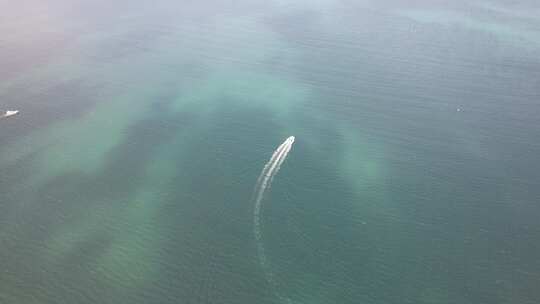 4k-大鹏半岛游艇 出海 航行 浪花