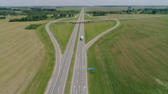交通交汇处四车道高速公路高清在线视频素材下载