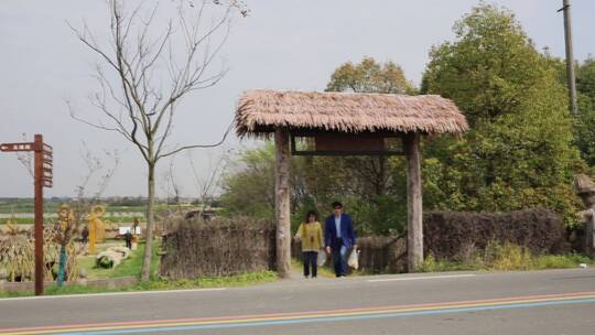 别桥哪吒绿野仙踪孩子游玩快乐场景