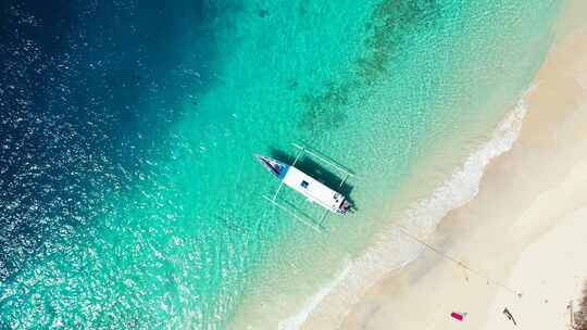 热带岛屿海滩航拍