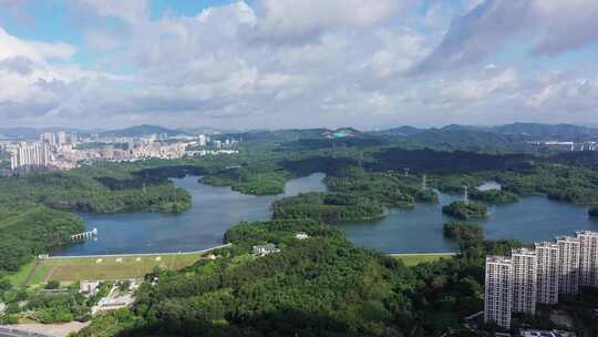 深圳龙华观澜茜坑水库航拍后退拉远至全景