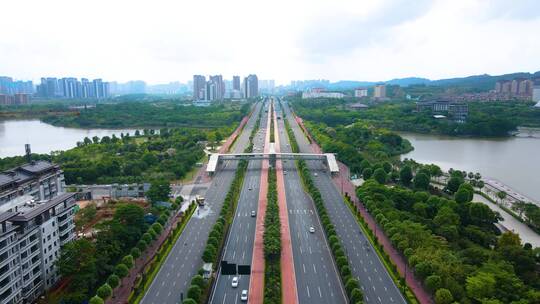 航拍广西南宁玉洞大道宽敞的公路