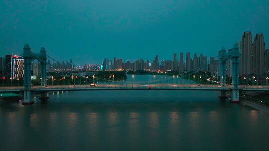 武汉古田桥，夜景平视直推镜头