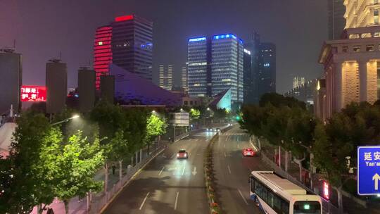 解封后的陆家嘴环路夜景