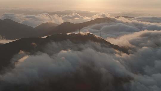 信宜大田顶日出航拍，高山云海，