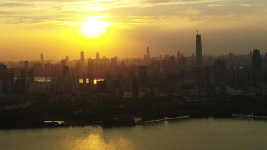 武汉市东湖航拍夕阳东湖高楼大厦709视频素材模板下载