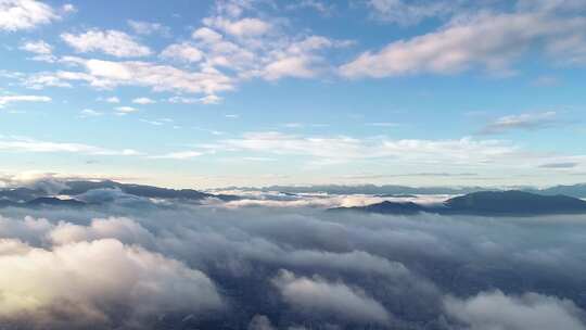 航拍云山雾绕 小城 古城