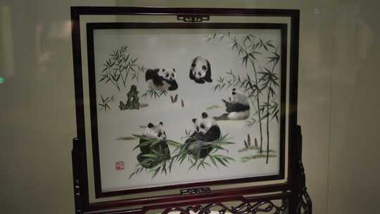 中国杭州工艺美术博物馆双面异色绣台屏视频素材模板下载