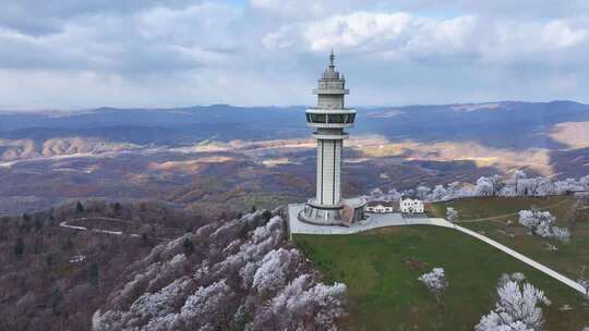 吉林四方顶景区山顶观光塔雾凇美景航拍