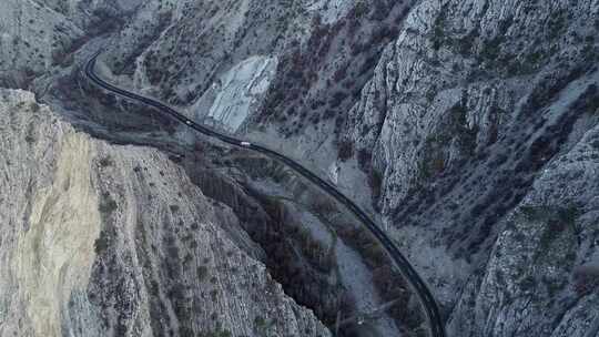 岩山中部的道路