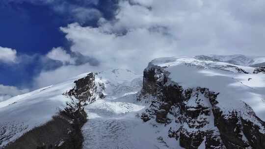 航拍新疆冰川之父慕士塔格峰雪山冰川风光