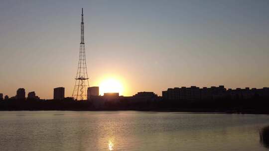 湖面夕阳晚霞倒影实拍