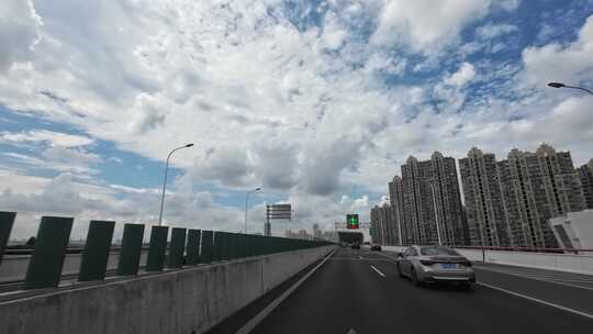 城市穿梭上海高架第一视角路跑
