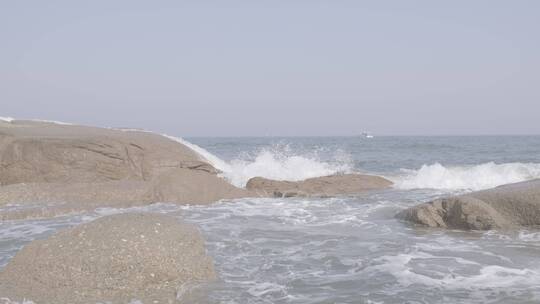 青岛燕儿岛海边