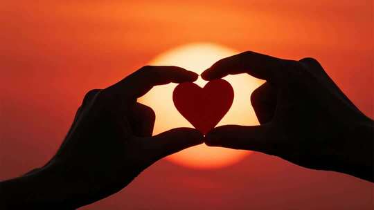 七夕节情侣比心浪漫日落剪影视频