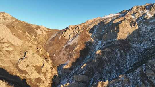 青海互助天门寺山谷树木光影航拍视频