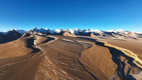 西藏高原蓝天雪山航拍