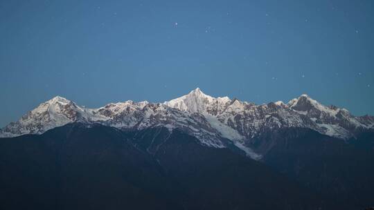 梅里雪山日转夜星空延时