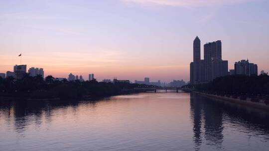 广州珠江二沙岛城市建筑剪影与夕阳晚霞风光