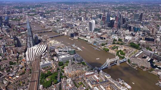 伦敦城市天线显示碎片、伦敦桥站、市政厅、泰晤士河和塔桥