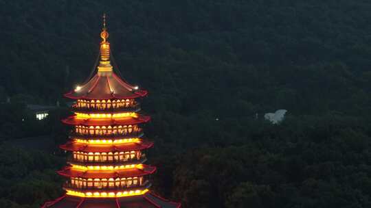 中国杭州西湖雷峰塔夜景