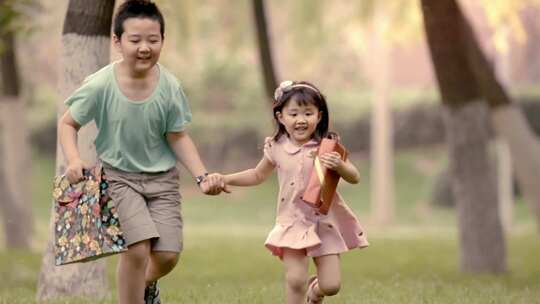 儿童 孩子奔跑 玩耍 美好生活视频素材模板下载