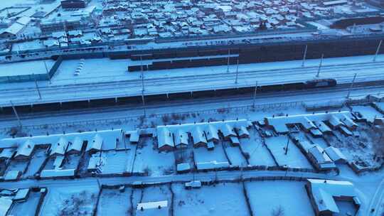 雪原铁路行驶的货运列车合集