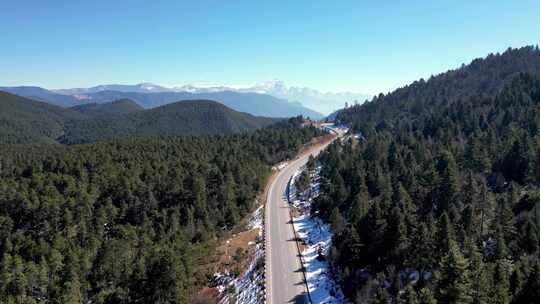 云南香格里拉雪山公路