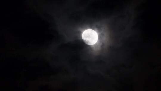 乌云月亮月黑风高乌云遮住月亮风起云涌