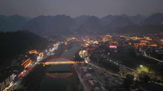 中国贵州省遵义市仁怀茅台镇夜幕降临时风景