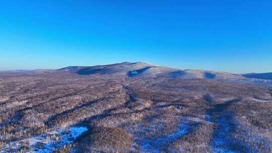 航拍大兴安岭冬季山川森林雪景