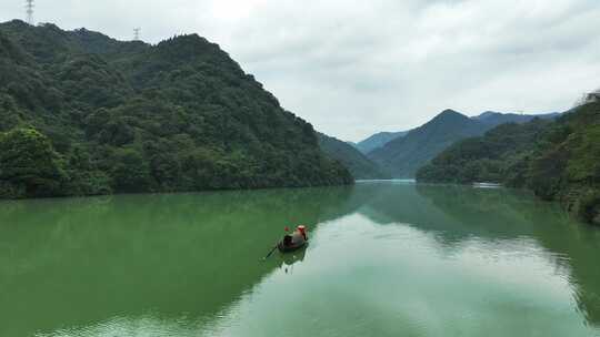 渔翁撒网湖南东江湖