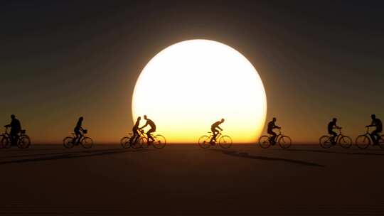 夕阳下骑自行车人群剪影