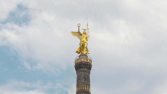 柏林市胜利柱的超翻转象征着德国的军事胜利