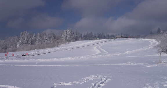 长白山雪岭冬季风光