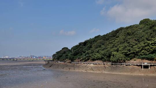 杭州湾海边城市岛屿礁石海浪