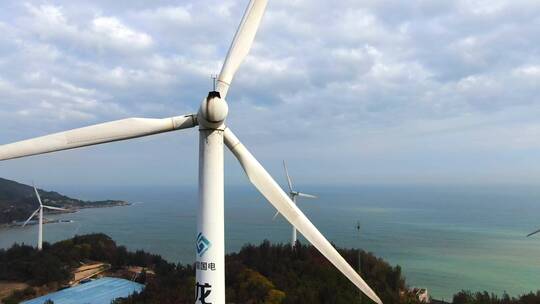 风车发电设备海边大风车新能源风能风力发电视频素材模板下载