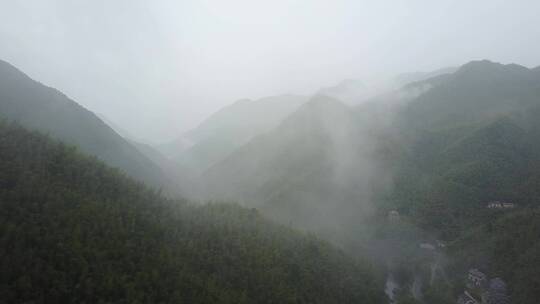 山谷 群山 迷雾 雾 航拍