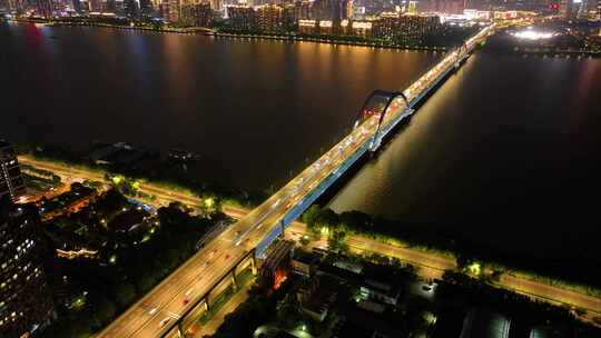 浙江省杭州市钱江新城钱塘江两岸夜晚夜景车