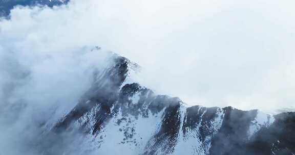 航拍夹金山雪山云雾缭绕自然风景