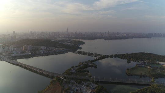 航拍武汉东湖城市远景