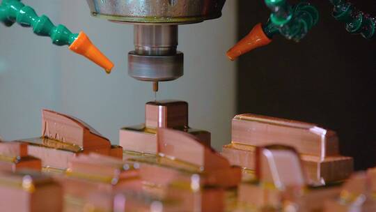 模具工厂视频CNC数控机床有色金属加工特写