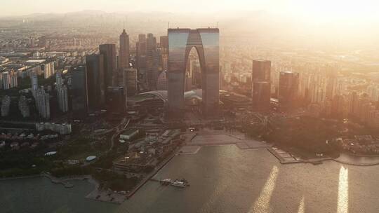 中国江苏苏州金鸡湖畔城市风景