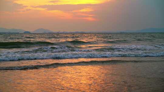 美丽的海上黄昏风景