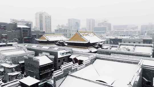 南昌大雪纷飞中的万寿宫