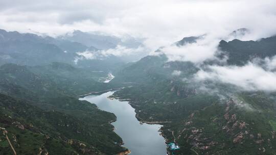 北京怀柔青龙峡雨中云海航拍延时