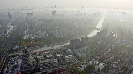 上海闵行梅陇镇清晨大雾大场景航拍4K。视频素材模板下载