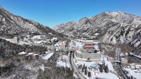 3倍渐远居庸关南北城楼雪景视频素材模板下载