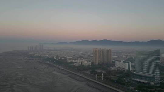 航拍厦门杏林湾平流雾城市日出风光